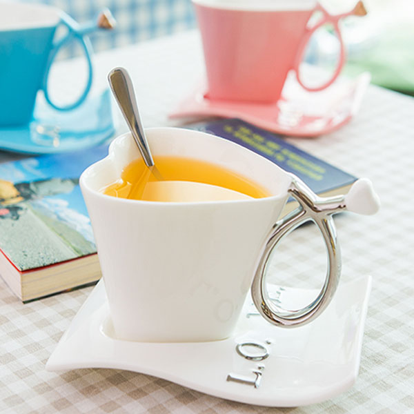 Heart-shaped Coffee Cup Creative Ceramics Couple Loved Cup with a Spoon and a Cup holder