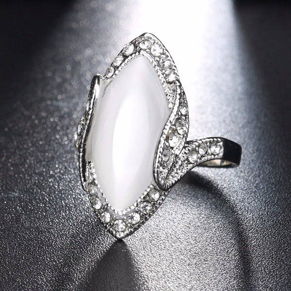 Bohemian White Resin Finger Ring Vintage Rhinestone Oval Opal Geometric Rings Jewelry for Women