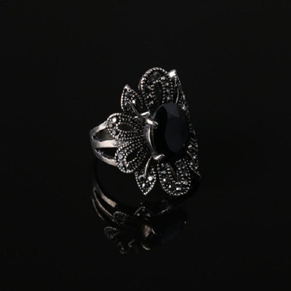 Elegant Finger Ring Black Crystal Antique Silver Hollow Flower leaves Rings Punk Jewelry for Women
