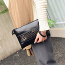 new fashion casual women PU leather rivet pack envelope package evening clu C6J3