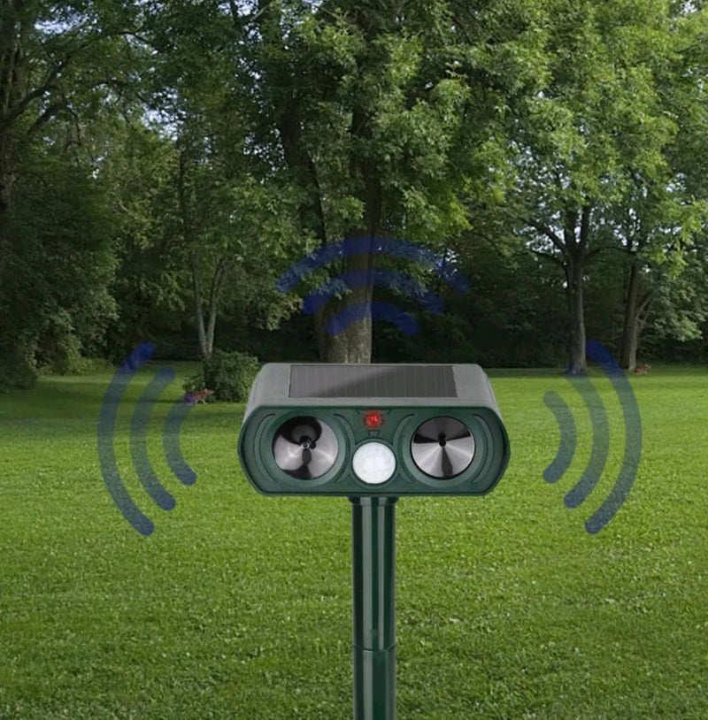 Outdoor Ultrasonic Pest Animal Repeller For Yard Garden House Cat Dog