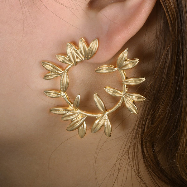 Fashion Metal Hallow Leaves Earrings Vintage Round Ear Stub Earring For Women