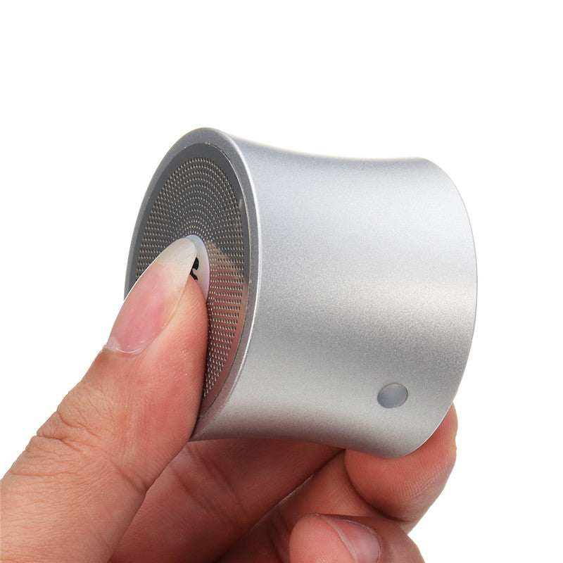 Outdoor Mini Portable Wireless Stereo TF Card bluetooth Speaker for Smart Phone Samsung S8 Xiaomi