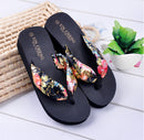 Women's Sandals Non-Slip Wearable Ultralight Beach Sandals Slippers Bath Slippers