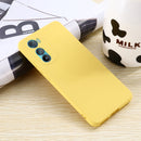 For Motorola Edge 30 Pure Color Liquid Silicone Shockproof Phone Case(Yellow)
