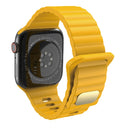 Breathable Skin-friendly Silicone Watch Band For Apple Watch Ultra 49mm / Series 8&7 45mm / SE 2&6&SE&5&4 44mm / 3&2&1 42mm(Yellow)