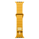 Breathable Skin-friendly Silicone Watch Band For Apple Watch Ultra 49mm / Series 8&7 45mm / SE 2&6&SE&5&4 44mm / 3&2&1 42mm(Yellow)