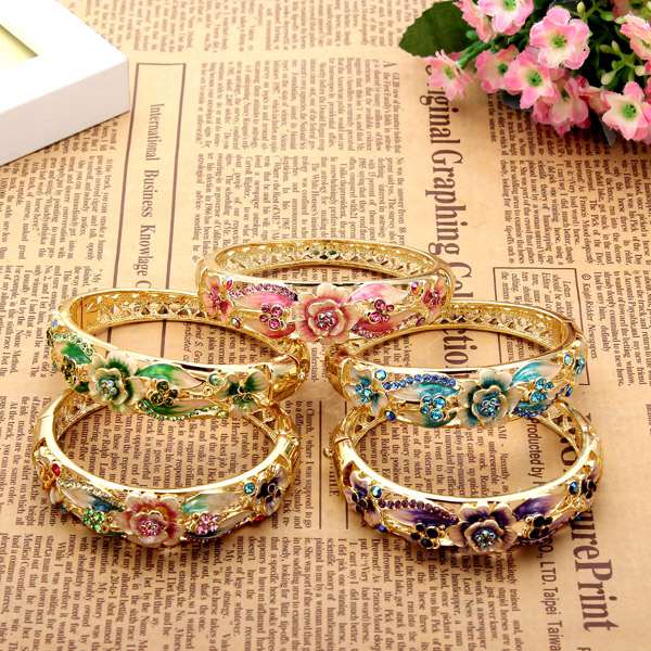 Retro 18K Gold Plated Rhinestone Bracelets Elegant Butterfly Flowers Bangle Bracelet For Women