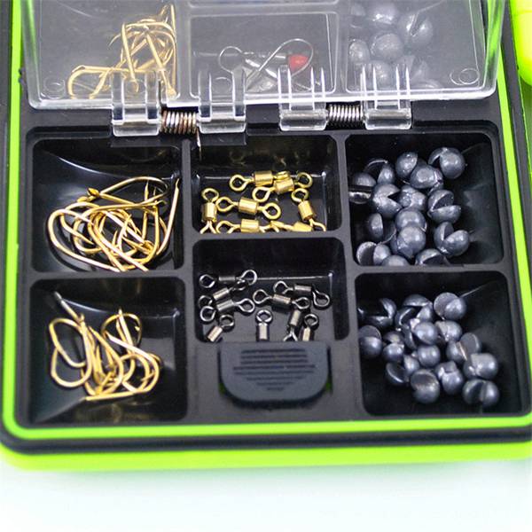 Assorted Fishing Tackle Set Tackle Box Jig Swivels Hooks Fishing Accessories