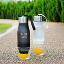 Portable Plastic Bottle Kids Outdoor Sports Bottle Lemon Juicer Fruit Blender Capacity: 650ml(White)