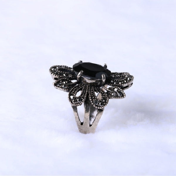 Elegant Finger Ring Black Crystal Antique Silver Hollow Flower leaves Rings Punk Jewelry for Women