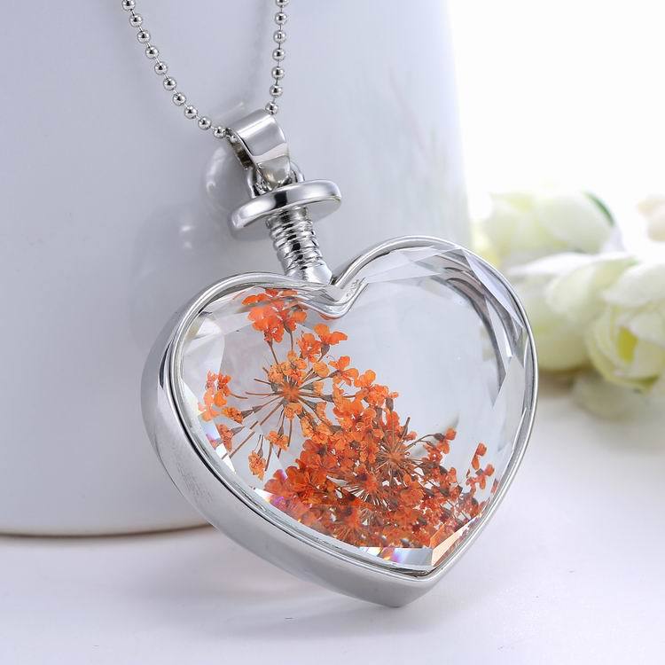 Sweet Natural Dried Flower Inside Necklace Crystal Heart Pendant for Women Best Gift