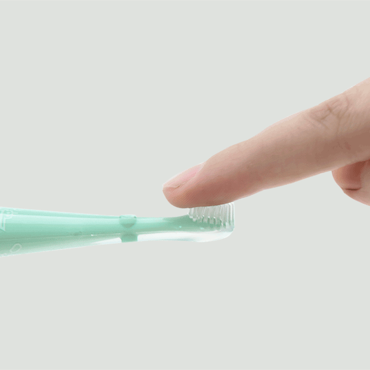 7th Kids Silicone Toothbrush 2 Colors to Choose Protection Gums Wear High