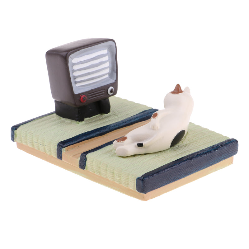 1/12 Dollhouse Miniature Resin Creative Ornaments Cat Watching TV Model Fairy Garden Decor Mobile Phone Stents