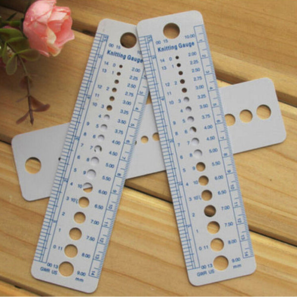 1 x Plastic Knitting Needle Size Gauge Ruler - Inches/CM Accessories Tools PPX