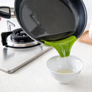 Silicone Soup Liquid Water Pan Cooking Funnel Gel Edge Deflector Tool Pour