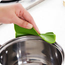Silicone Soup Liquid Water Pan Cooking Funnel Gel Edge Deflector Tool Pour
