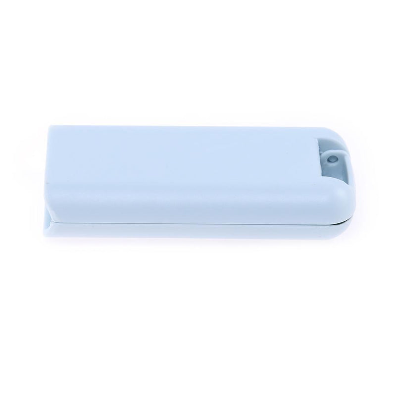 Medicine Cutter Box Mini Medicine Cutting Portable Safe with Blade Guard (B