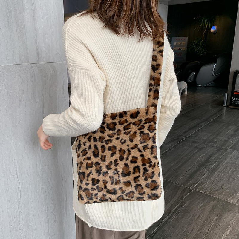 Leopard Crossbody Handbag Women Plush Retro Shoulder Messenger Bag (Brown)