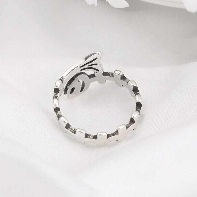 Yarn Guides Finger Wear Knitting Ring Fish Bone Shape Sewing Crochet Loop