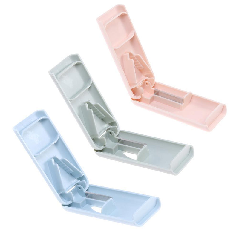 Medicine Cutter Box Mini Medicine Cutting Portable Safe with Blade Guard (B