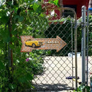 Arrow Shape Retro Metal Sign Rusty Texture Design Metal Painting Yellow Car