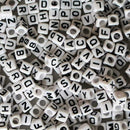 100X White Letter Alphabet Acrylic Beads For Bracelet Handmade DIY I2E4 Y0I6