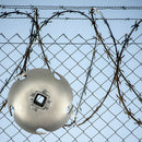 Garden fences wire tensioner for attaching loose agricultural steel dra