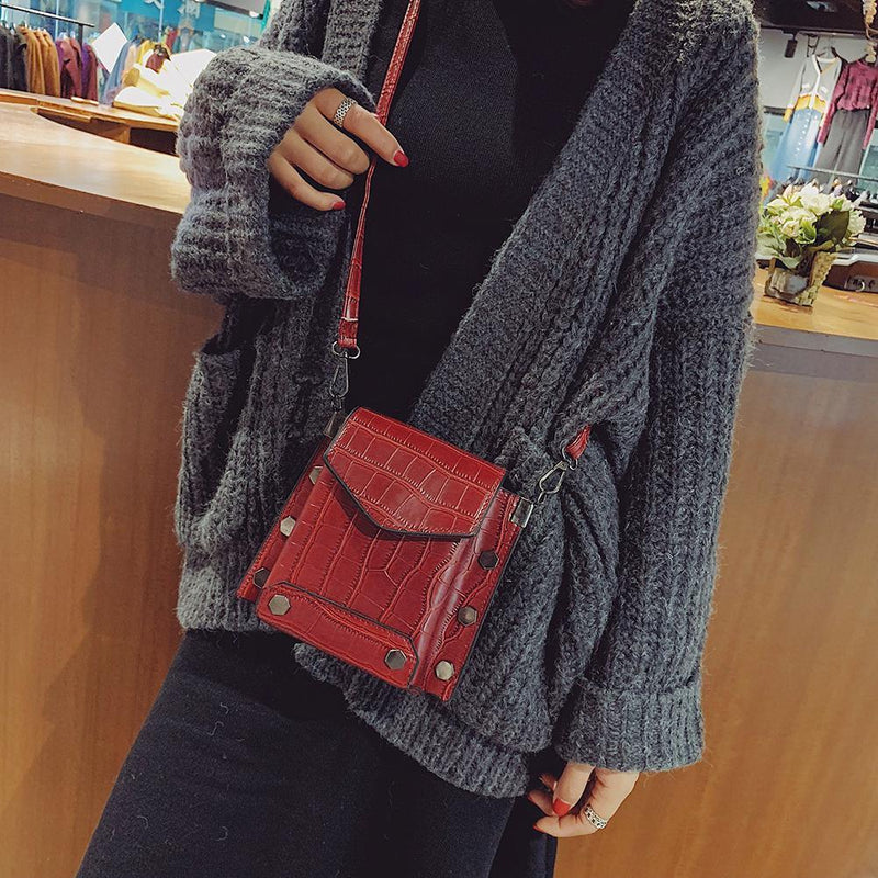 Rivet Stone Pattern Handbags Women Messenger Leather Shoulder Bag (Red)
