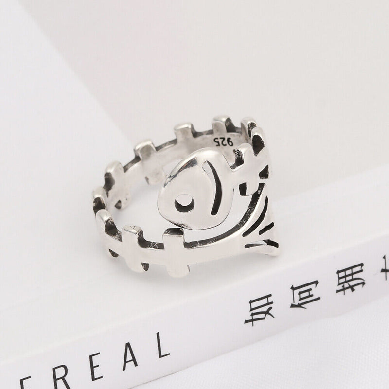 Yarn Guides Finger Wear Knitting Ring Fish Bone Shape Sewing Crochet Loop