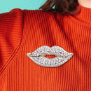 UEB Sexy Elegant Women's Crystal Lips Costume Brooches Creative Kiss Pin Schmuc