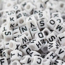 100X White Letter Alphabet Acrylic Beads For Bracelet Handmade DIY I2E4 Y0I6