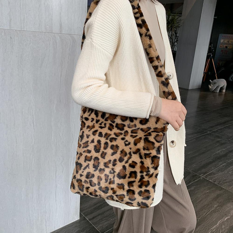 Leopard Crossbody Handbag Women Plush Retro Shoulder Messenger Bag (Brown)
