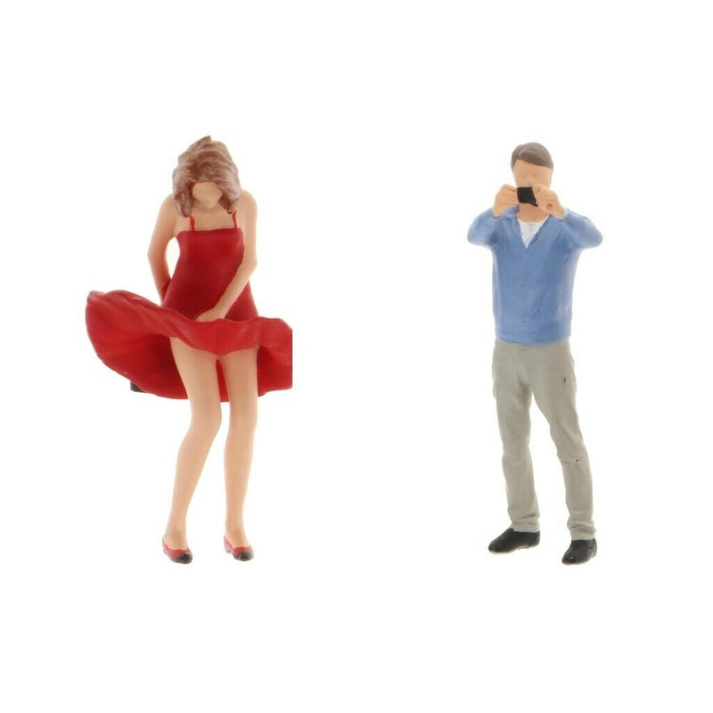 2pcs 1/64 Scale Tiny Girls People  Table Scenario