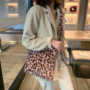 Leopard Crossbody Handbag Women Plush Retro Shoulder Messenger Bag (Pink)