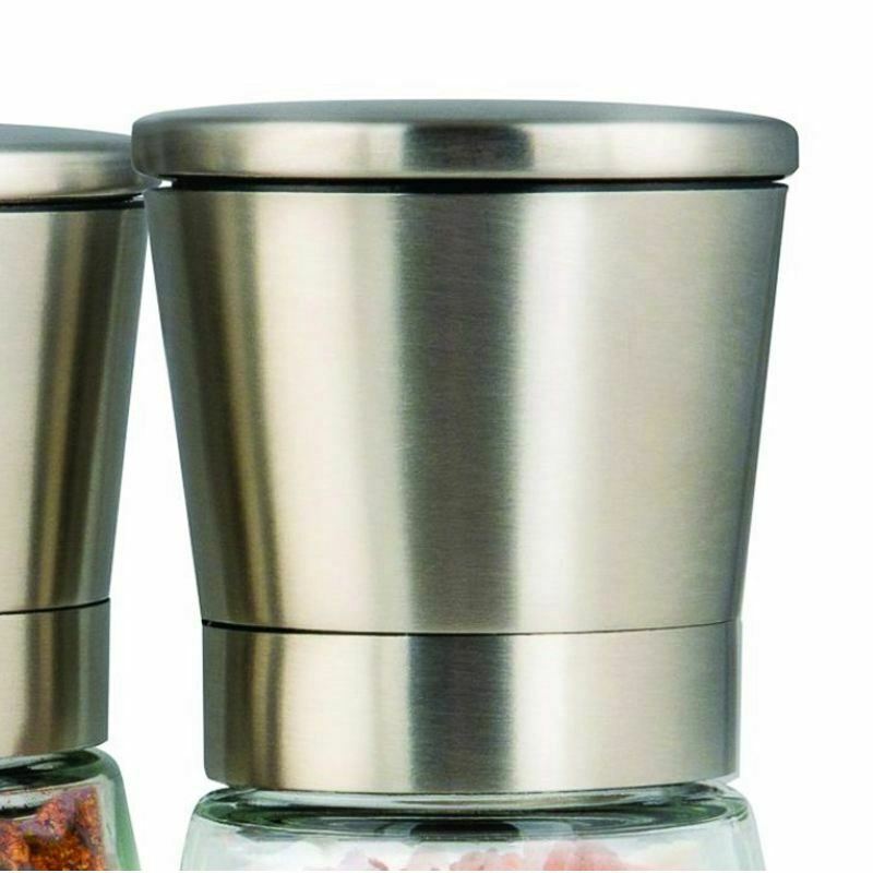 1 Set of two salt and pepper mills, ground with this salt and pepper set ma