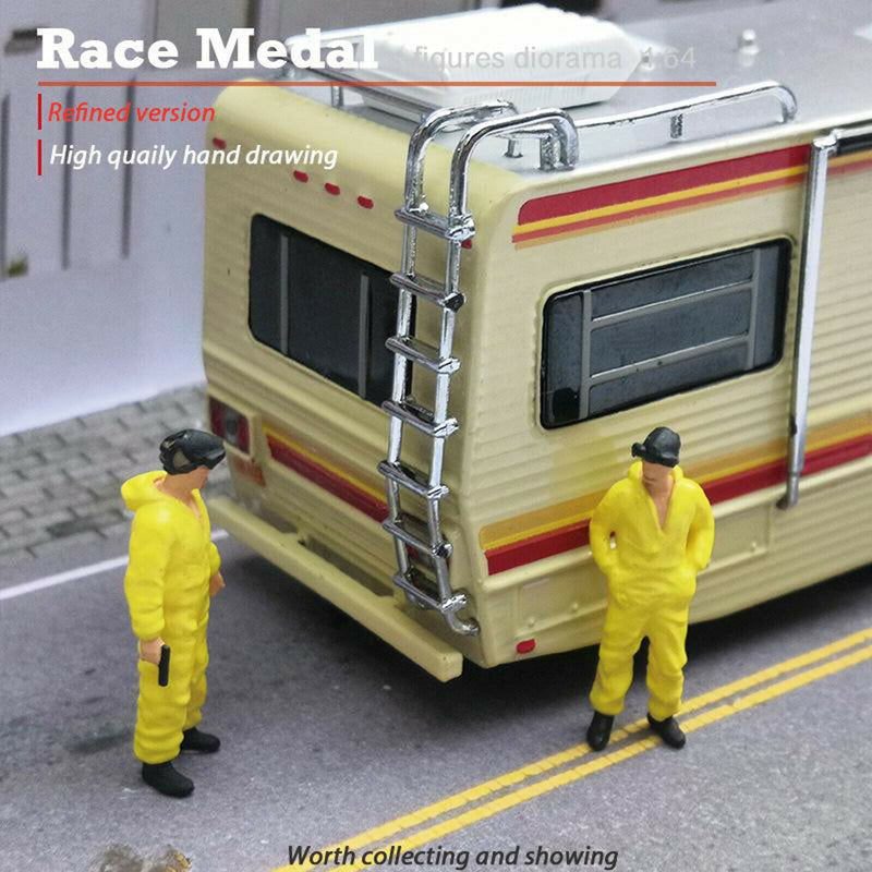 2Pcs Race Medal 1:64 Yellow Overalls Figures Charm Macro Scenario Puppet