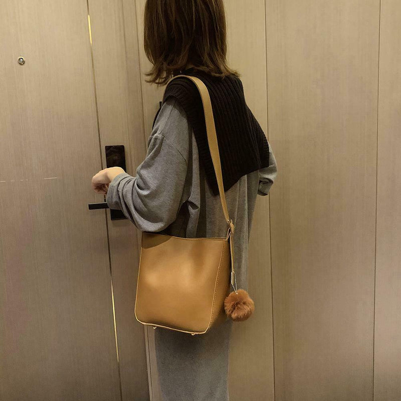 Women Leather Shoulder Crossbody Bag Messenger Bucket Handbag (Light Brown)