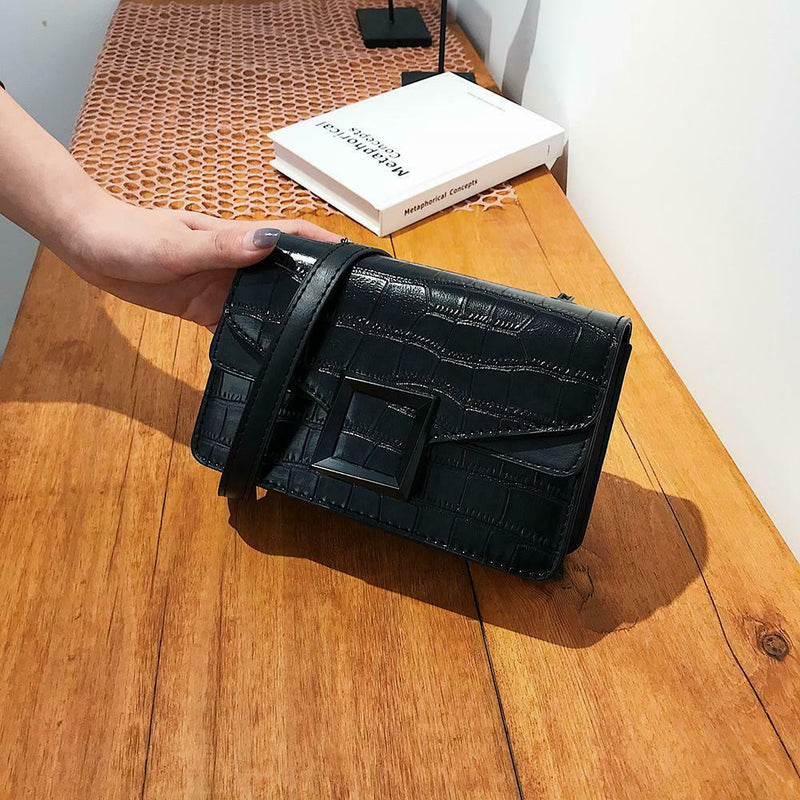 Retro Messenger Bags Women Crocodile Leather Small Shoulder Handbag (Black)