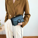 Retro Messenger Bags Women Crocodile Leather Small Shoulder Handbag (Black)