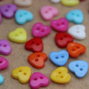100pcs Heart Shaped Button Plastic Buttons Sewing or Scrapbooking AU