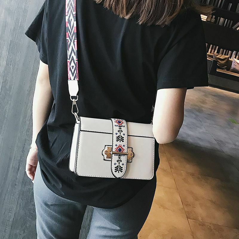 Mini Small Square Pack Shoulder Bag Crossbody Package Clutch Women Designer V3F3