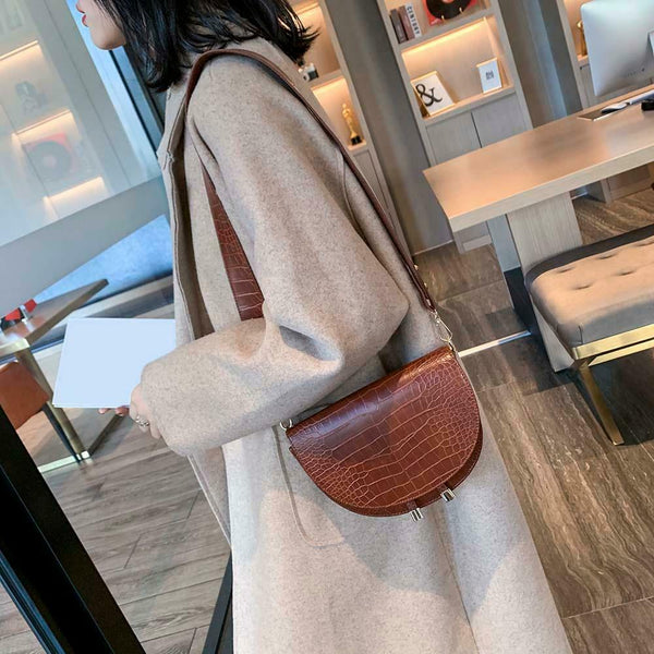 Retro Crossbody Handbag Women Semicircle Leather Shoulder Bag (Light Brown)