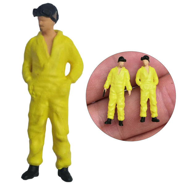 2Pcs Race Medal 1:64 Yellow Overalls Figures Charm Macro Scenario Puppet