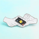Planet Space Photographing Gesture Brooch Pin Badges Lapel Pin Jewelry Gift JR
