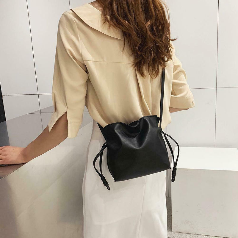 Solid Color Shoulder Handbags Women Leather Drawstring Satchel Bags (Black)