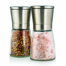 1 Set of two salt and pepper mills, ground with this salt and pepper set ma
