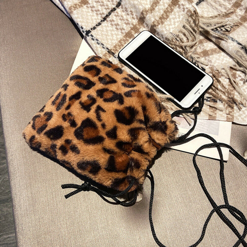 Women Plush Shoulder Crossbody Bag Mini Drawstring Clutch (Leopard Printed)