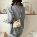 Women Woven Shoulder Handbag Drawstring Daisy Beach Crossbody Pouch (White)
