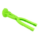 Creative Anti-Freeze Hand Plastic Snowball Clip with Rivet Color Random